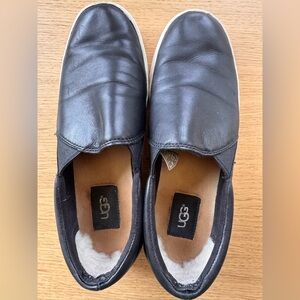 UGG Australia Women's size 8 Black slip on Leather Loafer Shoes